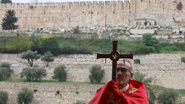 Patriarca de Jerusalém impedido de entrar no Santo Sepulcro. Excesso de zelo ou retaliação?